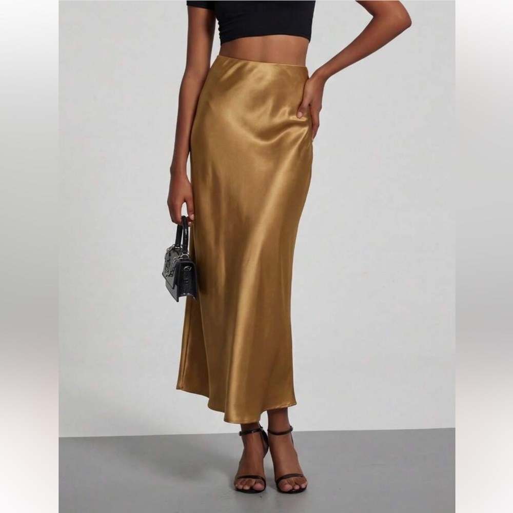Elegant Gold Satin Effect Maxi Skirt - Picture 2 of 4
